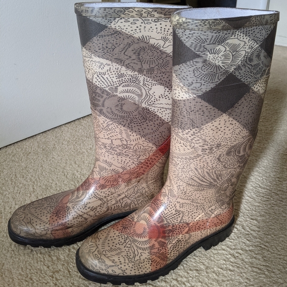 Burberry Lace Print Rain Boots - Picture 2 of 6